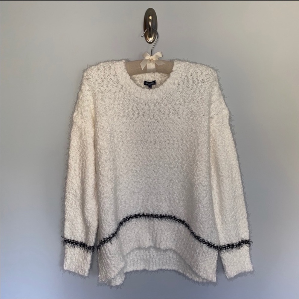 Splendid Oversized White Fuzzy Boucle Sweater